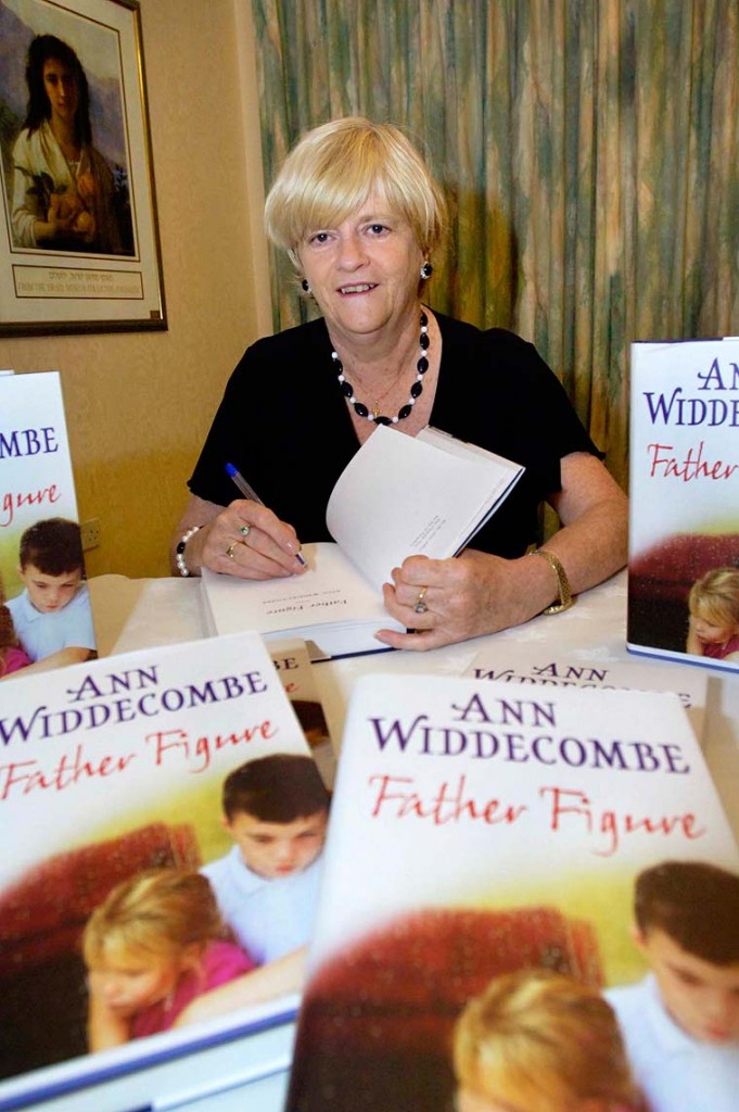 0965Ann-Widdecombe-Book-Signing-PR-and-Corporate
